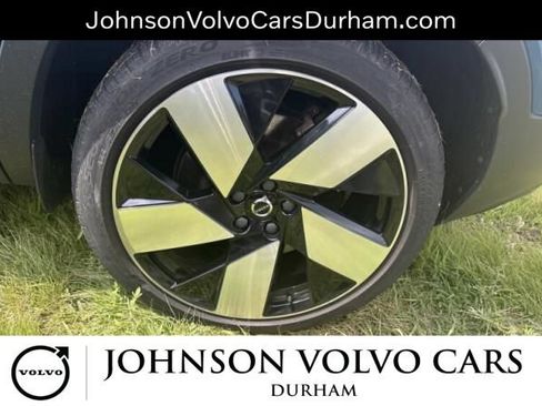 Used 2024 Volvo XC40 Recharge Plus w/ Protection Package Premier RWD image 6