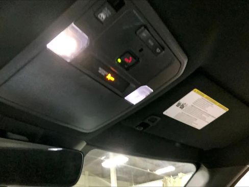 Used 2025 Toyota Tundra Limited image 34