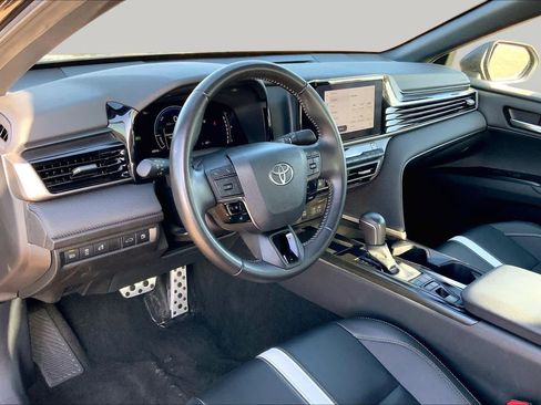 Used 2025 Toyota Camry SE FWD image 18