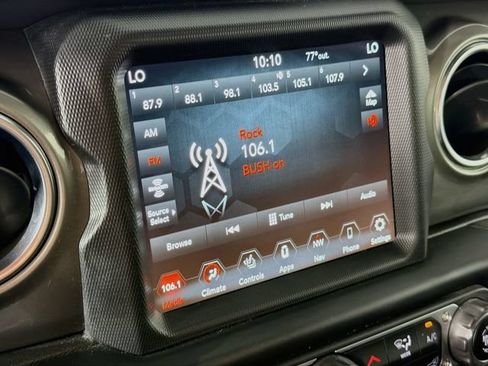 Used 2022 Jeep Wrangler Unlimited Sahara w/ Cold Weather Group AWD/4WD image 15