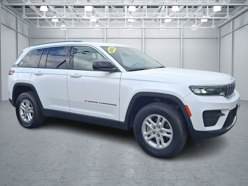 Used 2023 Jeep Grand Cherokee Laredo w/ Luxury Tech Group I image 7