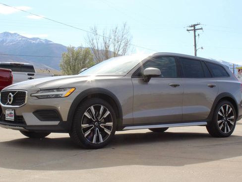 Used 2020 Volvo V60 T5 Cross Country AWD/4WD image 61