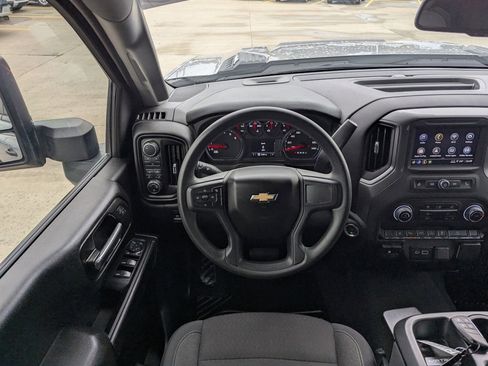 Used 2025 Chevrolet Silverado 2500 Custom w/ Custom Value Package image 3