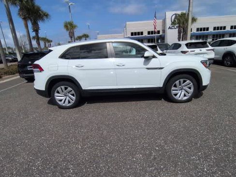 Used 2021 Volkswagen Atlas Cross Sport SE image 9