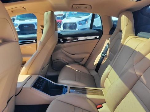 Used 2018 Porsche Panamera 4S image 9