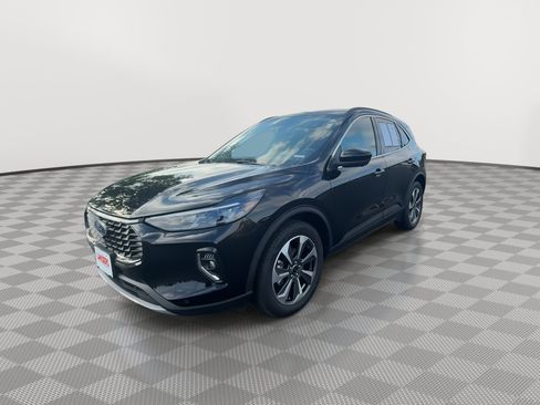 Used 2023 Ford Escape Platinum AWD/4WD image 4