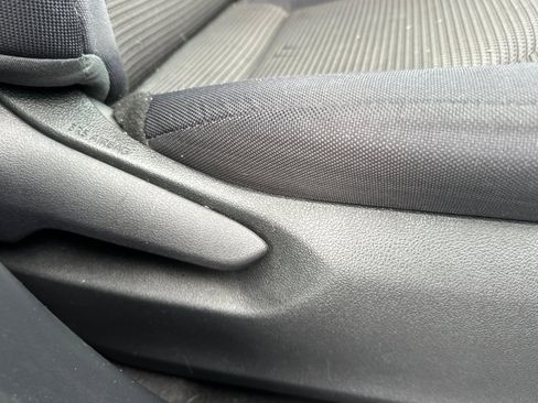 Used 2021 Toyota Highlander LE image 23