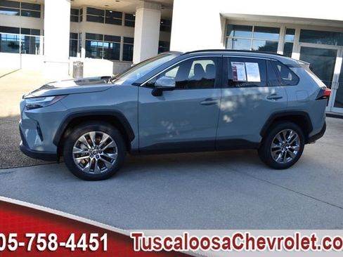 Used 2022 Toyota RAV4 XLE Premium image 6