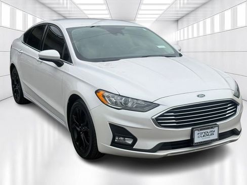 Used 2020 Ford Fusion SE w/ Equipment Group 151A image 3