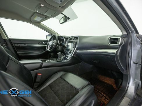 Used 2018 Nissan Maxima SR w/ Midnight Edition FWD image 41