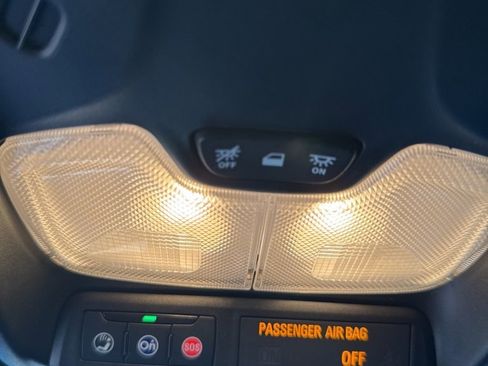 Used 2023 GMC Canyon AT4 w/ AT4 Premium Package image 18