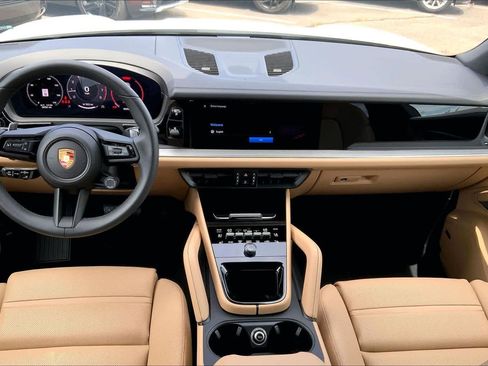 Used 2025 Porsche Cayenne image 14