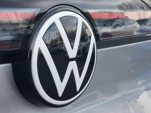 Used 2024 Volkswagen ID.4 Pro image 21