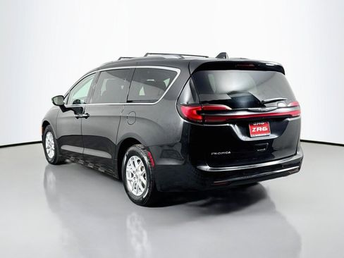 Used 2021 Chrysler Pacifica Touring-L FWD image 3