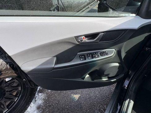 Used 2018 Hyundai Kona Limited image 14