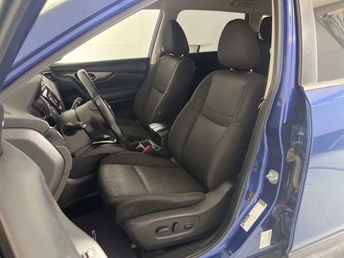 Used 2019 Nissan Rogue SV w/ Premium Package AWD/4WD image 18