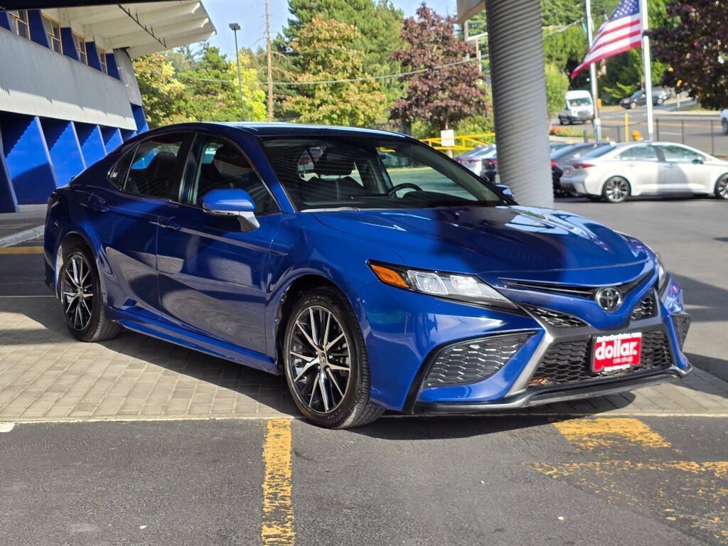 Used 2024 Toyota Camry SE w/ Cold Weather Package FWD image 3