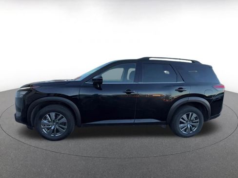 Used 2025 Nissan Pathfinder SV image 9