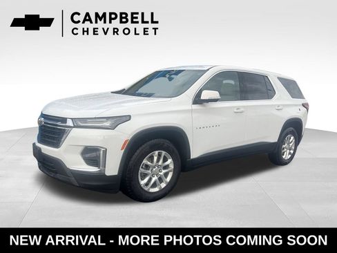Used 2023 Chevrolet Traverse LS FWD image 1