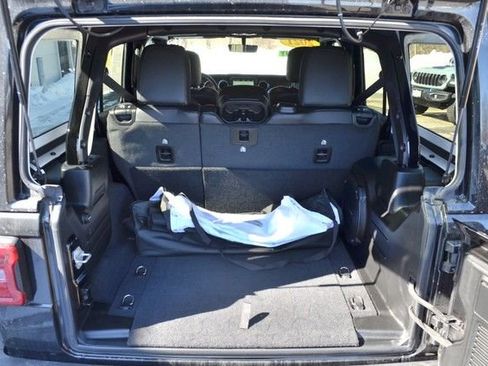 Used 2021 Jeep Wrangler Unlimited Sahara image 38