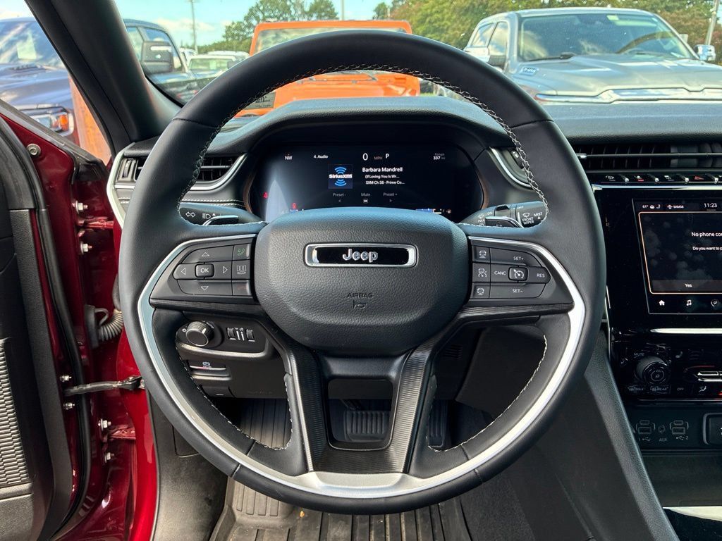 Used 2024 Jeep Grand Cherokee L Laredo AWD/4WD image 21