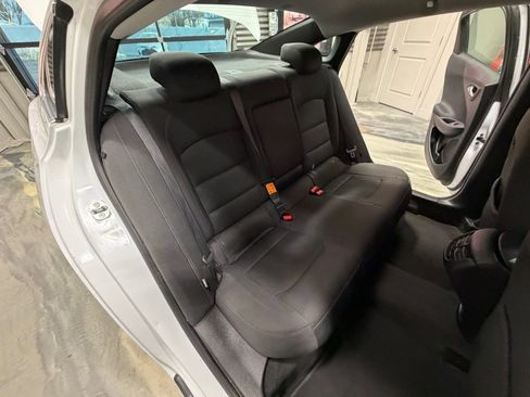 Used 2017 Chevrolet Malibu LT image 6