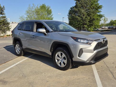 Used 2022 Toyota RAV4 LE image 1