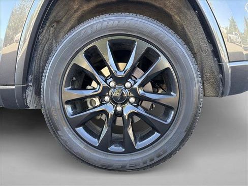 Used 2021 Jeep Grand Cherokee Laredo X AWD/4WD image 9