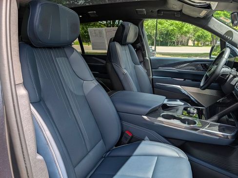 Used 2025 Cadillac Escalade IQ Luxury 2 w/ LPO, Premium Carpet Package AWD/4WD image 19