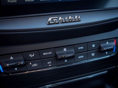 Used 2018 Maserati Ghibli S GranSport image 15