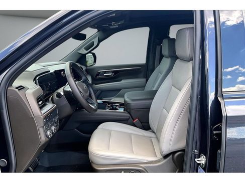 Used 2026 Chevrolet Tahoe Z71 AWD/4WD image 32