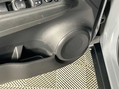 Used 2021 Nissan Kicks SV FWD image 19