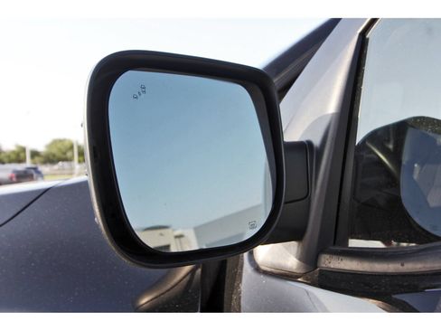 Used 2022 Nissan Titan SV AWD/4WD image 10