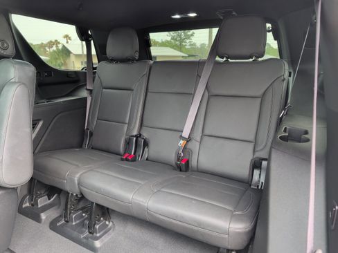 Used 2022 Chevrolet Tahoe LT w/ Luxury Package RWD image 19