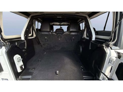 Used 2019 Jeep Wrangler Unlimited Sahara AWD/4WD image 23