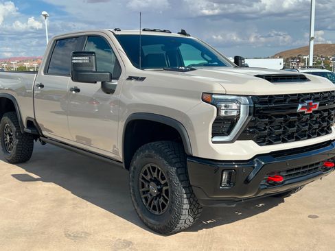 New 2026 Chevrolet Silverado 2500 ZR2 w/ LPO, Dark Essentials Package AWD/4WD image 8