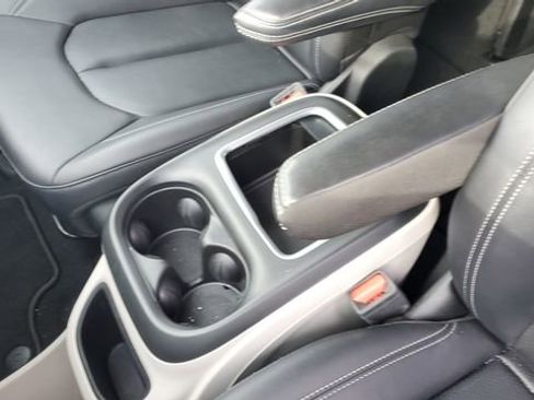 Certified 2024 Chrysler Pacifica Touring-L image 16