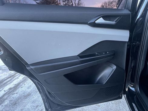 Used 2022 Volkswagen Taos SE image 32