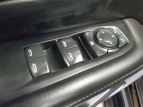 Used 2022 GMC Yukon XL SLE image 8