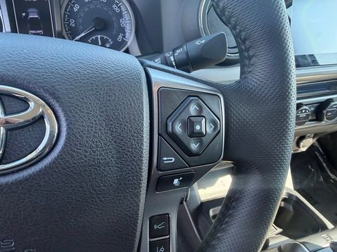 Used 2021 Toyota Tacoma SR5 AWD/4WD image 14