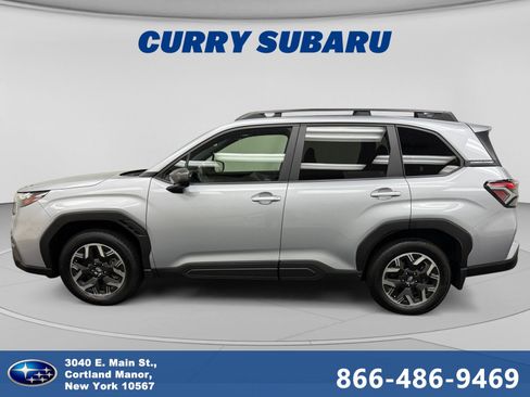 Used 2025 Subaru Forester Premium AWD/4WD image 2