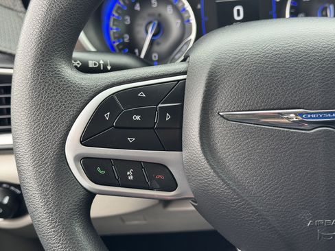 Used 2018 Chrysler Pacifica Touring Plus image 34