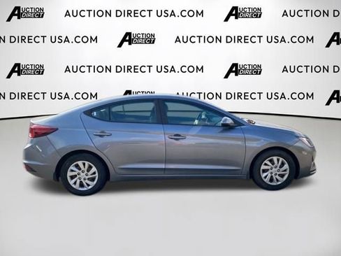 Used 2019 Hyundai Elantra SE image 16