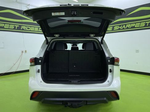 Used 2021 Toyota Highlander XLE image 9