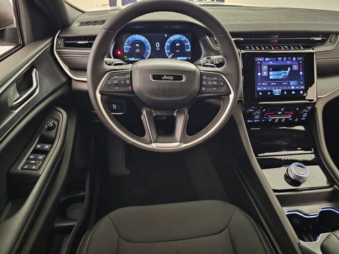 New 2025 Jeep Grand Cherokee L Laredo w/ Luxury Tech Group I AWD/4WD image 17