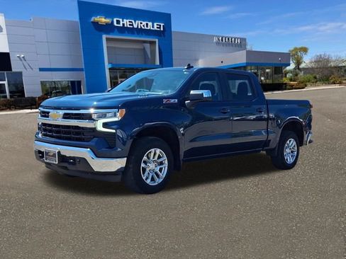 Used 2023 Chevrolet Silverado 1500 LT w/ Z71 Off-Road Package AWD/4WD image 34