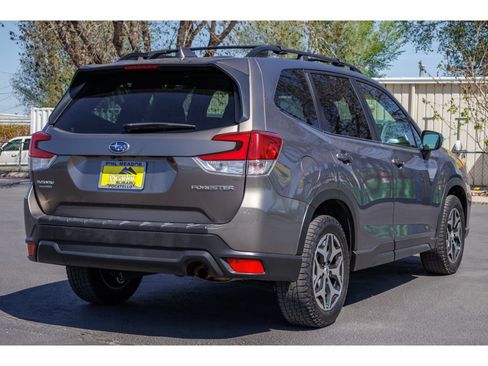 Used 2020 Subaru Forester Premium AWD/4WD image 3