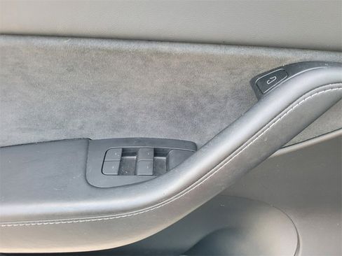 Used 2022 Tesla Model Y Performance image 23