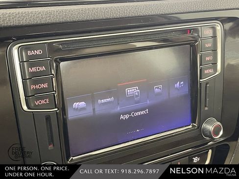 Used 2017 Volkswagen Jetta SEL image 31