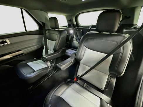 Used 2022 Ford Explorer XLT w/ Equipment Group 202A RWD image 24